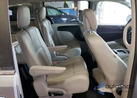 2013 Chrysler Town & Country Touring z USA, uszkodzony, nr VIN 2C4RC1BG2DR554912